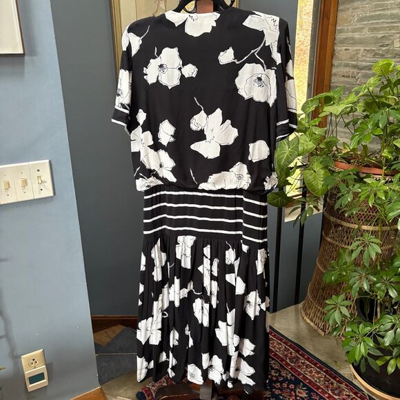 VTG Karin Stevens 100% Rayon Black and White Floral Midi Dress size 8 - Picture 8 of 13
